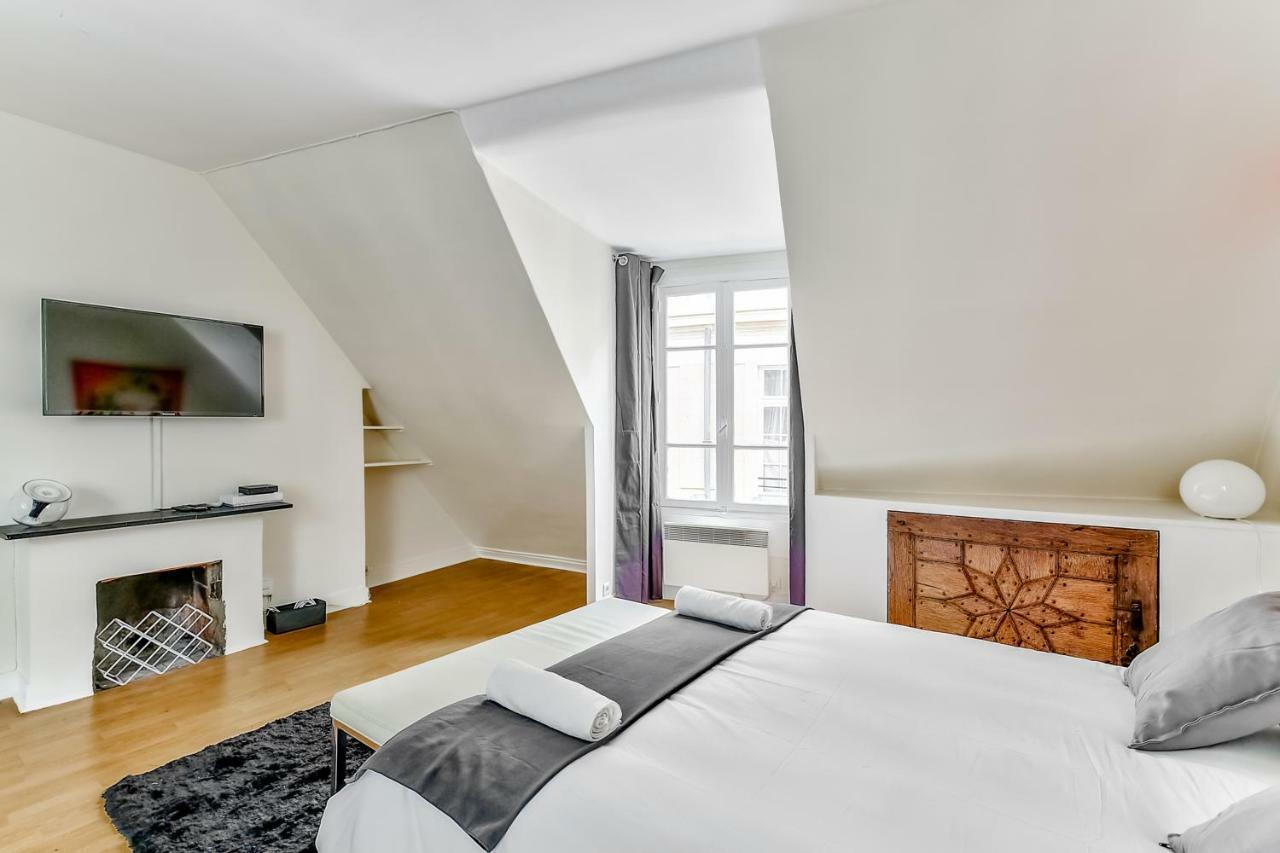 Nest In Saint-michel * Parijs